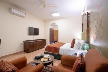ホテル Ezzenza Swarg By Beas Golf Resort   Devlok Manali