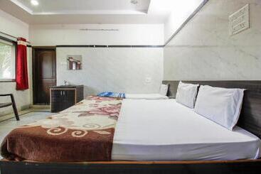 酒店 Kamadhenu Lodge