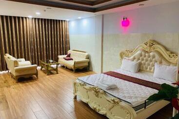 هتل Khách Sạn Hoàng Triều