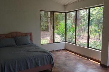 La Madre Tierra De Cache