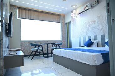 هتل Lions Lounge