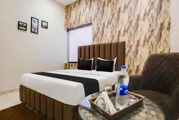 Fabhotel Royal Regency I