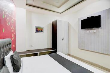 Отель Rishabh Prabha Kunj