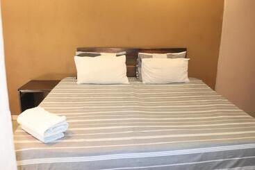 Пансион Nomanini Guest House Nelspruit