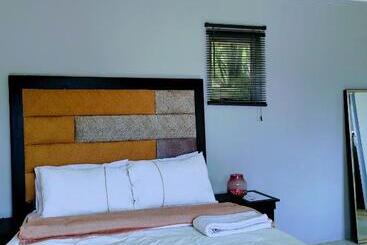 펜션 Sem S Guest Cottage