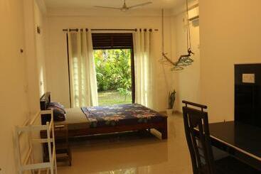 ペンション The Drop In Madiha I A/c Suite