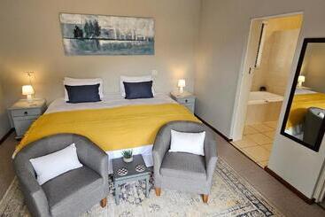 پانسیون The River Pirate