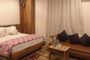 فندق Shubh Ashish Near Bank More