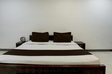 Oyo Flagship Saadar Hotel And Banquet