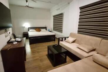 펜션 Cardamom Rock Inn Holidays