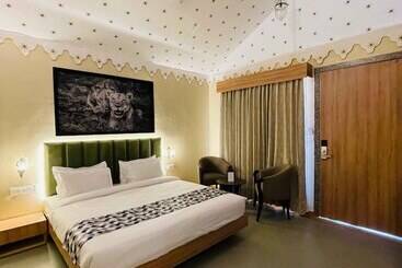 Hotel Nightingales Resort