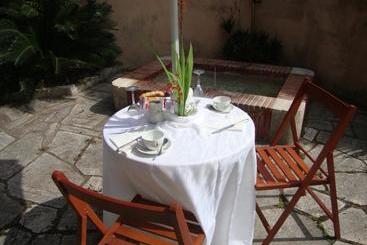 تختخواب و صبحانه L'Auberge