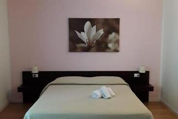 تختخواب و صبحانه Magnolia Room & Breakfast
