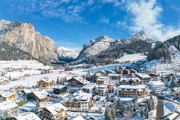 ホテル Dorfer Alpine&charming