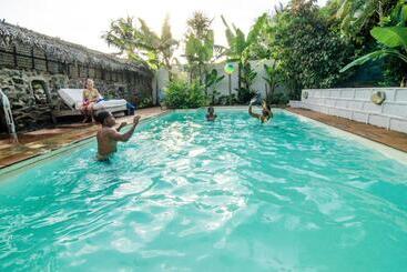 ホテル Les Bungalows D Ambonara