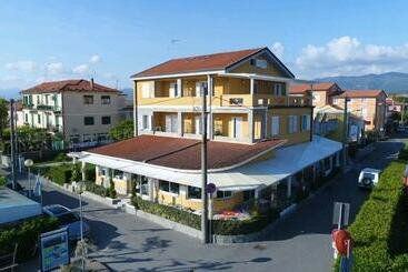 בית מלון כפרי Maison Del Magra