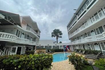 Hotel The Village Inn