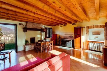 اقامتگاه Cascina La Palazzina