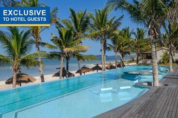 אתר נופש San Martinho Beach Club