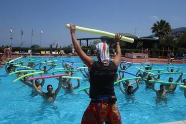 استراحتگاه Villaggio Hotel Club Calanovellamare