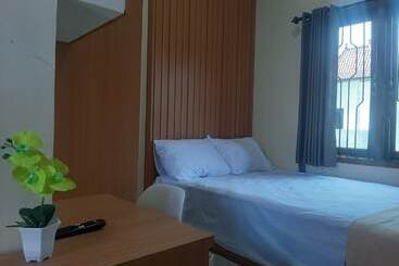 בית מלון כפרי Capital O 93719 Homestay Omah Bidadari