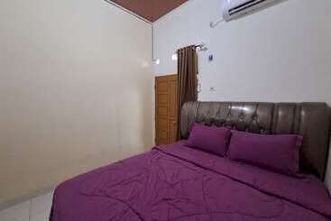 בית מלון כפרי Oyo 93714 Guest House Gembul Syariah