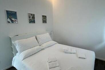 פנסיון Lake Home Apartments