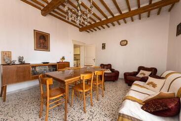 تختخواب و صبحانه [duomo Centro Storico] Casa Tipica Centro Storico