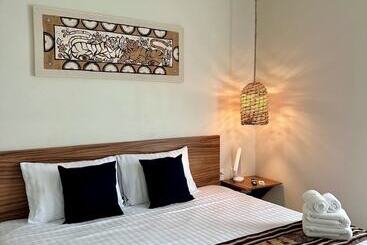 Отель Oneiro Suites With Sea View