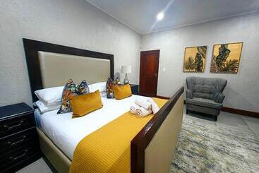 تختخواب و صبحانه Indlovu Guesthouse