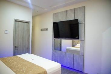 هتل Byhours Circunvalar   Adults Only