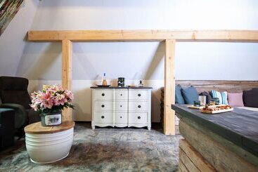 בית מלון כפרי Timian Chalet