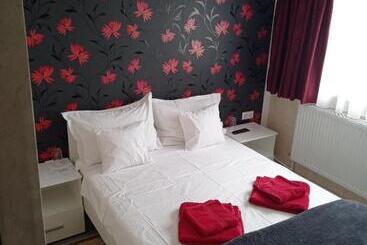 פנסיון Casa Borza