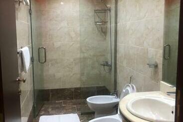 Al Bustan Crown Hotel 1