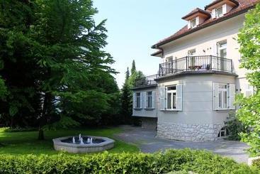 تختخواب و صبحانه Apartments Boltez
