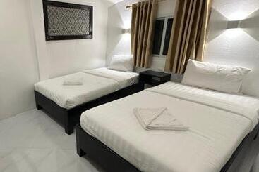 مبيت وإفطار Downtown Hostel