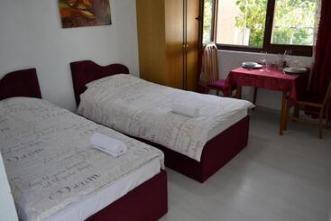 مبيت وإفطار Honey Home By Kostoski Inn