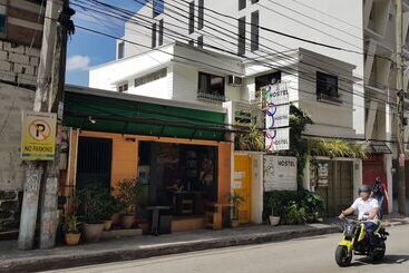 Crossroads Hostel Manila