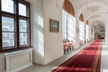 בית מלון כפרי Gino Park Palace