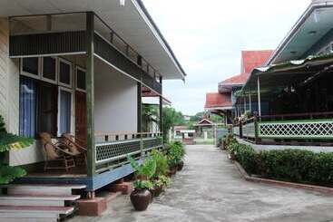 Nanda Wunn Hotel   Hostel