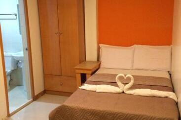 Stone House Hotel Pasay