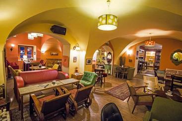 تختخواب و صبحانه Muzikafe   Home Of Culture