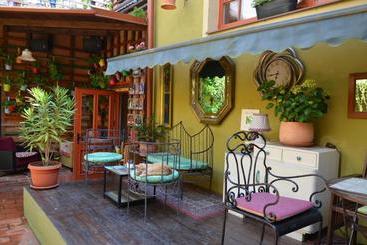 تختخواب و صبحانه Muzikafe   Home Of Culture