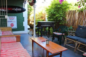 هاستل African Heart Backpackers
