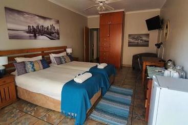 مبيت وإفطار Aero Lodge Guest House