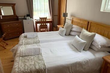تختخواب و صبحانه Avenues Guest House