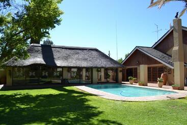 ベッドアンドブレックファースト Castello Guesthouse Vryburg