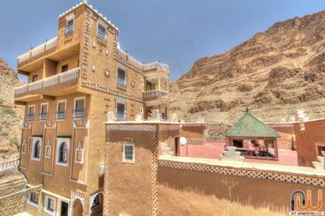 تختخواب و صبحانه Kasbah Taborihte