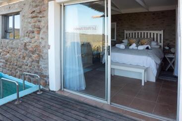 تختخواب و صبحانه Le Petit Karoo Ranch