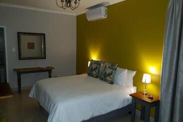 ベッドアンドブレックファースト Poetry Guestrooms